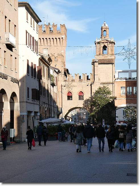 Clicca per scorrere le foto originali ingrandite