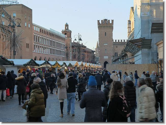Clicca per scorrere le foto originali ingrandite