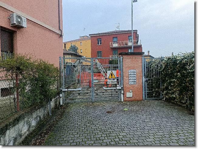 Clicca per scorrere le foto originali ingrandite