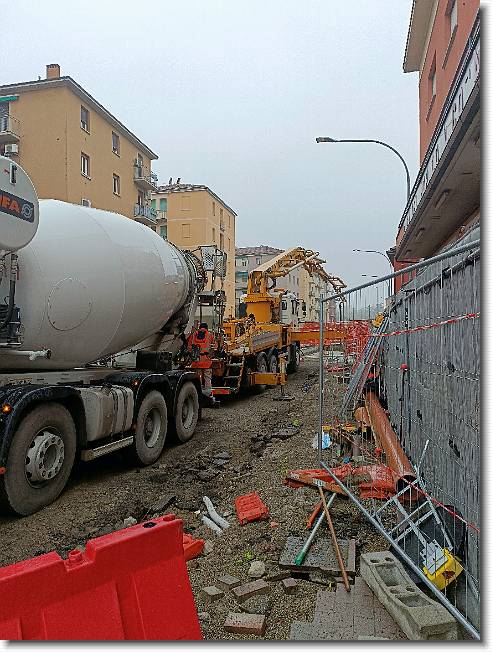 Clicca per scorrere le foto originali ingrandite
