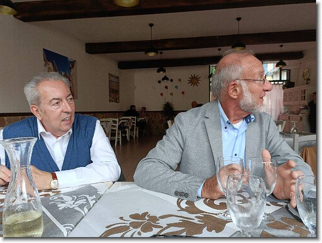 Clicca per scorrere le foto originali ingrandite